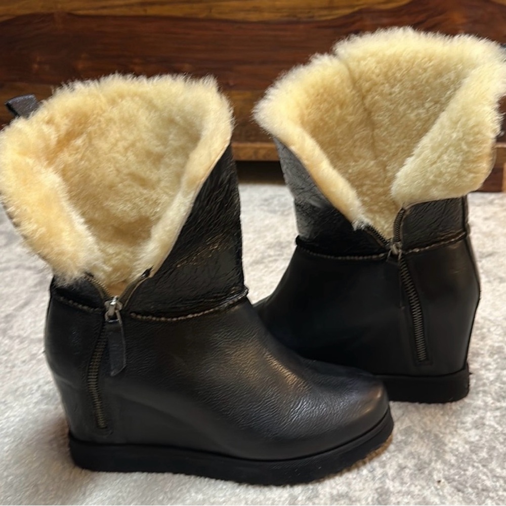 Koolaburra Black Wedge Boots with Cream Fur
